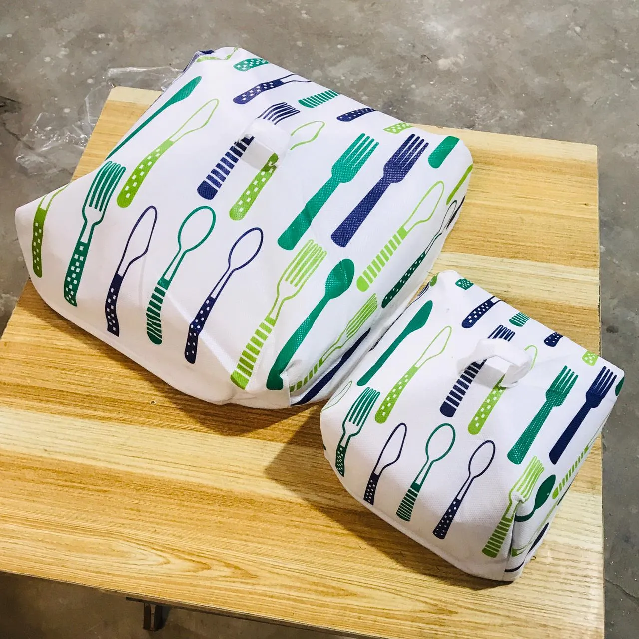2Pcs Foldable Aluminum Insulated Food Cover