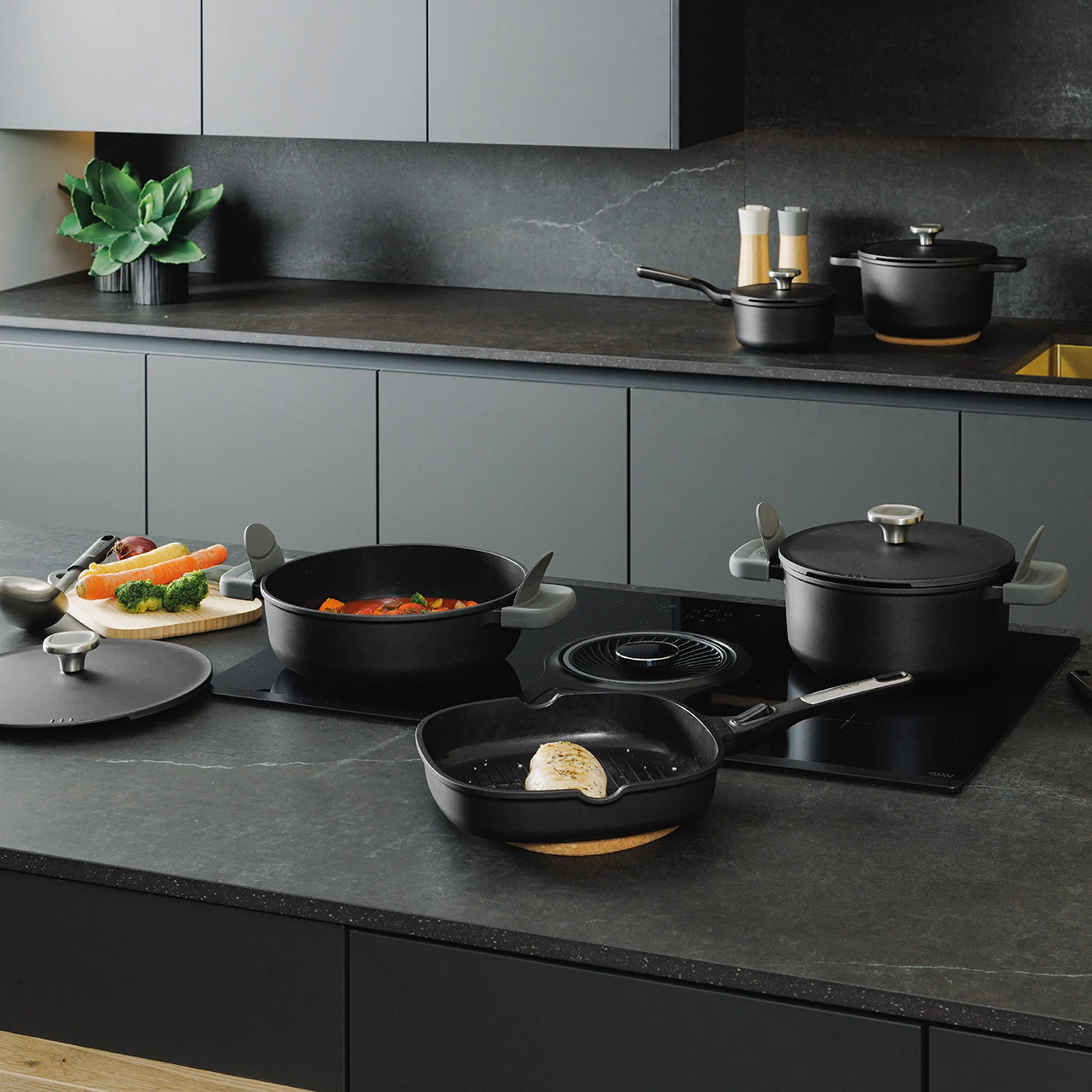 BergHOFF Leo Phantom Nonstick Ceramic 11" Saute Pan 5qt., Recycled