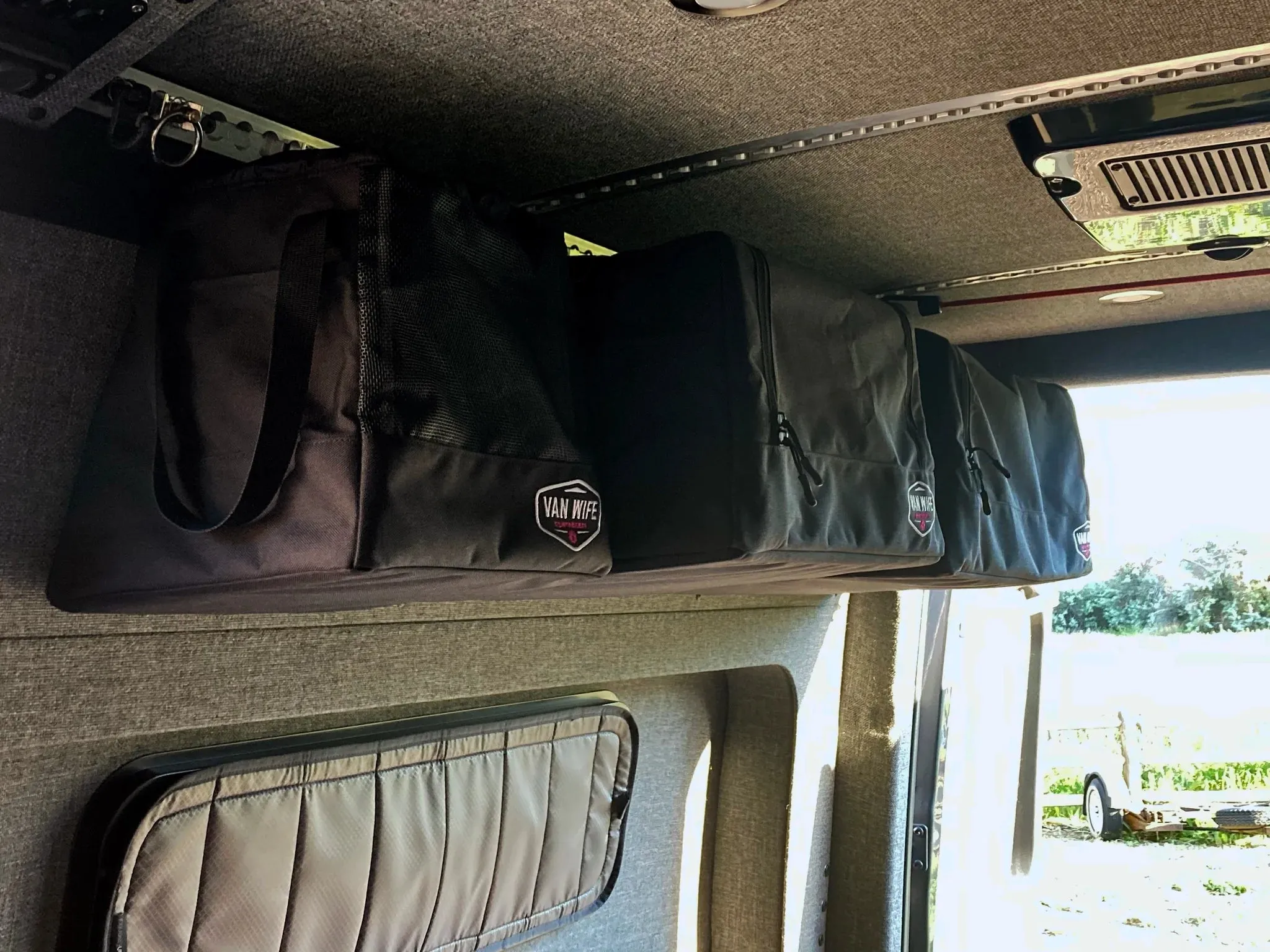 Van Wife 18" Hanging Bag