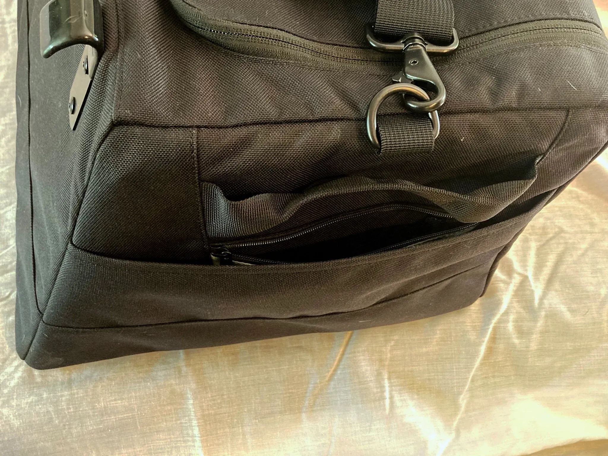 Van Wife 18" Hanging Bag