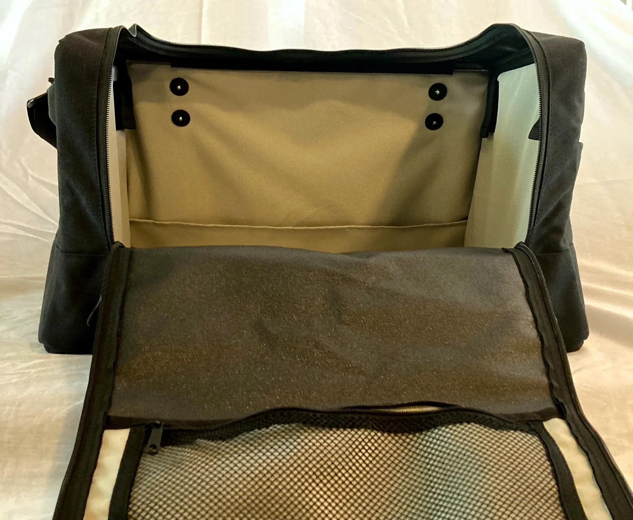 Van Wife 18" Hanging Bag